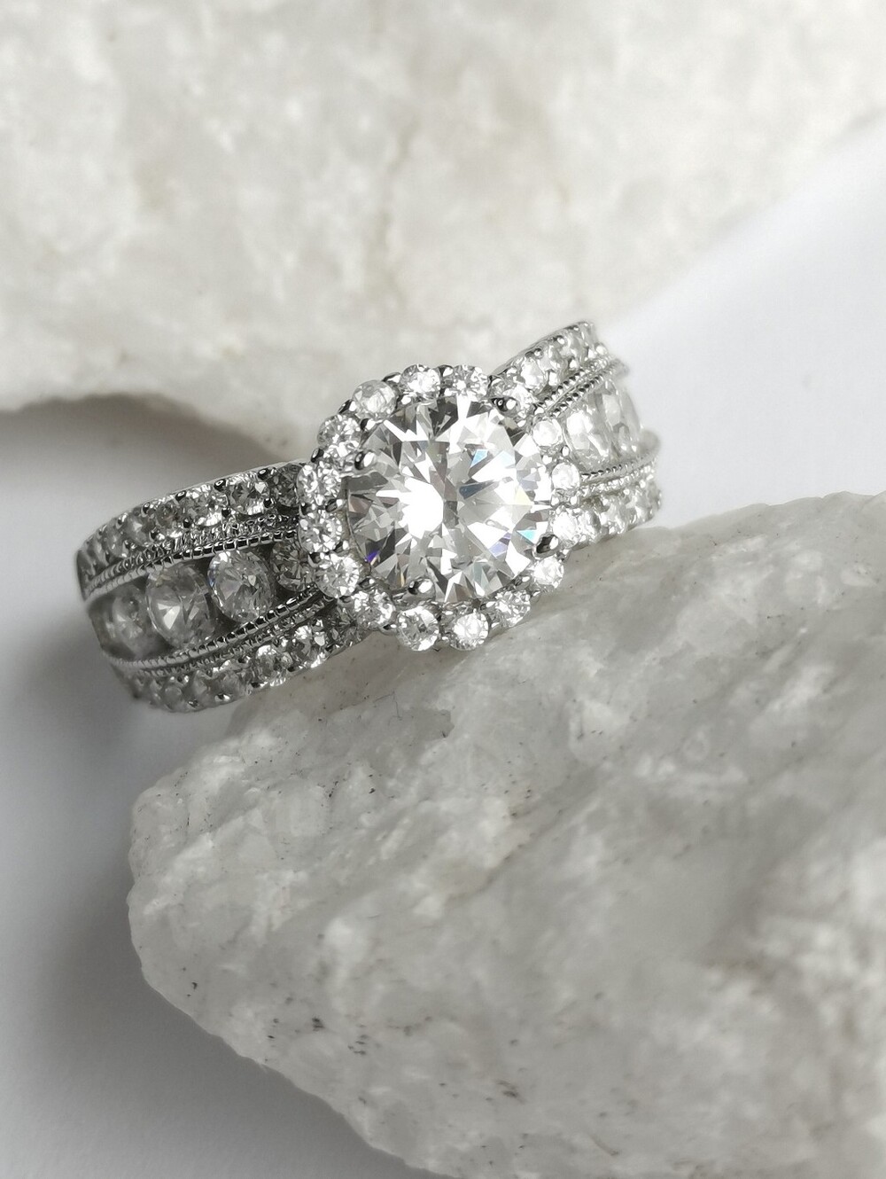 Premium Sterling Silver CZ Ring  size 8 🆕